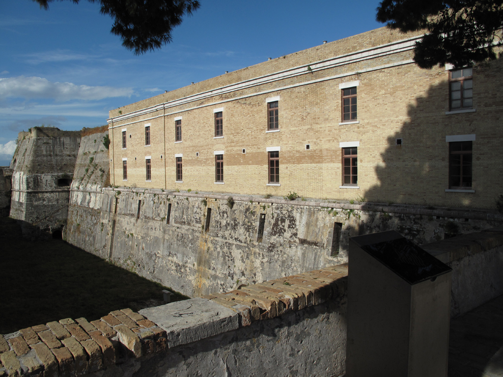 Φωτογραφίες έργων - Architectural Portfolio Αγγλικοί Στρατώνες Κέρκυρας-συντήρηση και μετατροπή σε δημόσια βιβλιοθήκη και ιστορικό αρχείο Κέρκυρας